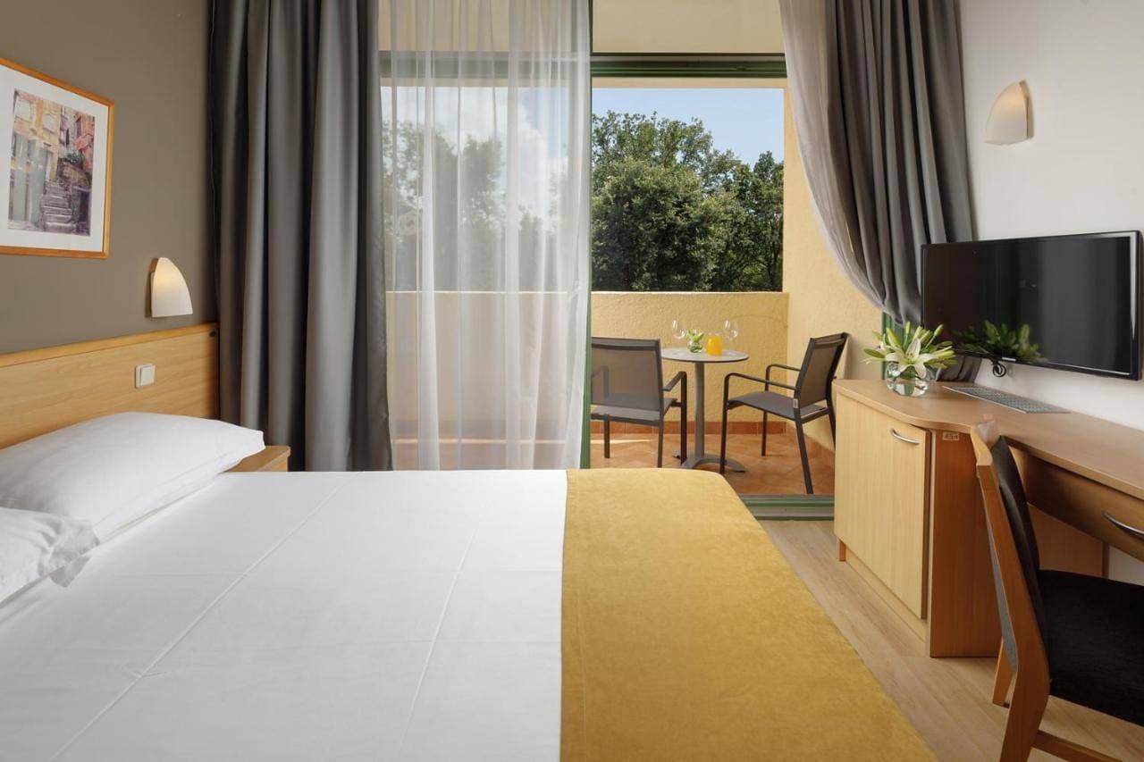Foto 7 von 9: Economy Room with French Bed and Balcony - Park Side