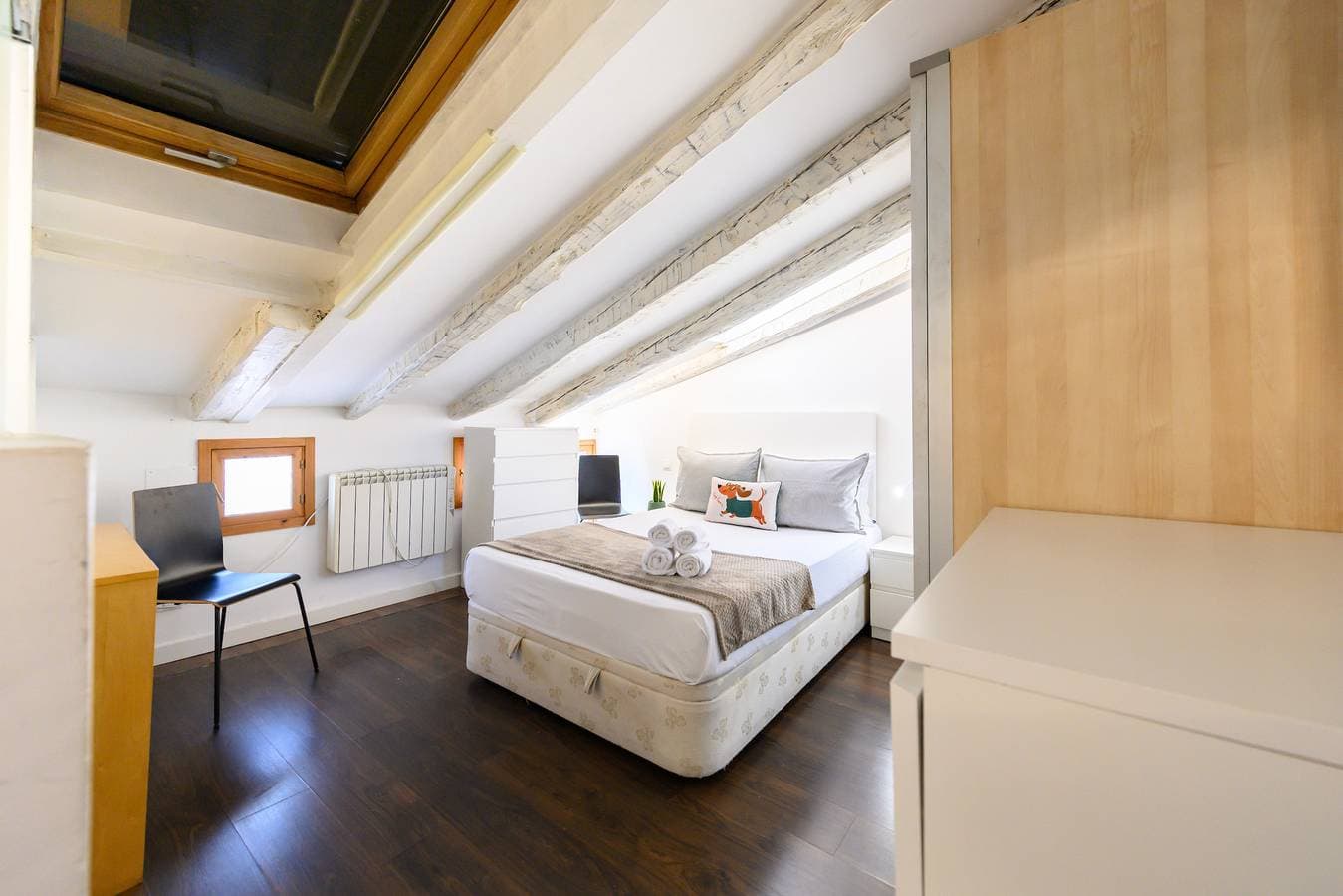 Foto 3 von 35: M Ático de 1 dormitorio en Moncloa