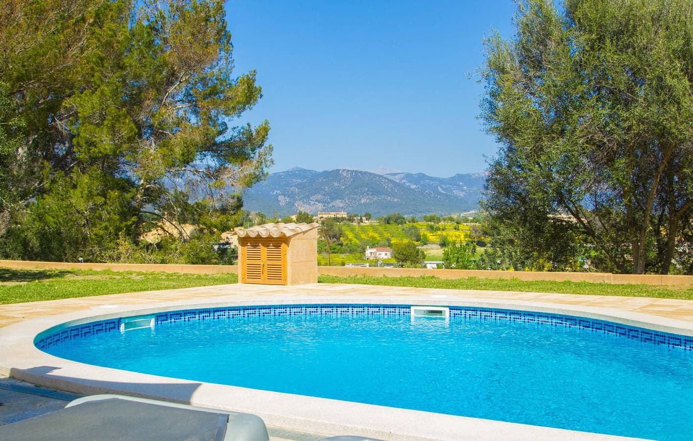Foto 10 von 46: Sonniges Apartment mit Pool und Terrasse - nahe der Stadt