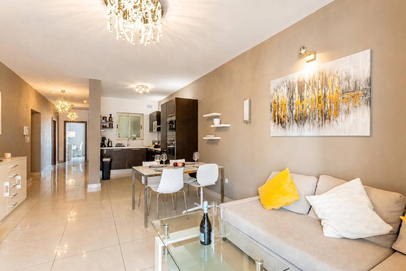 Foto 4 von 36: Modern and comfortable apart Savoy Garden