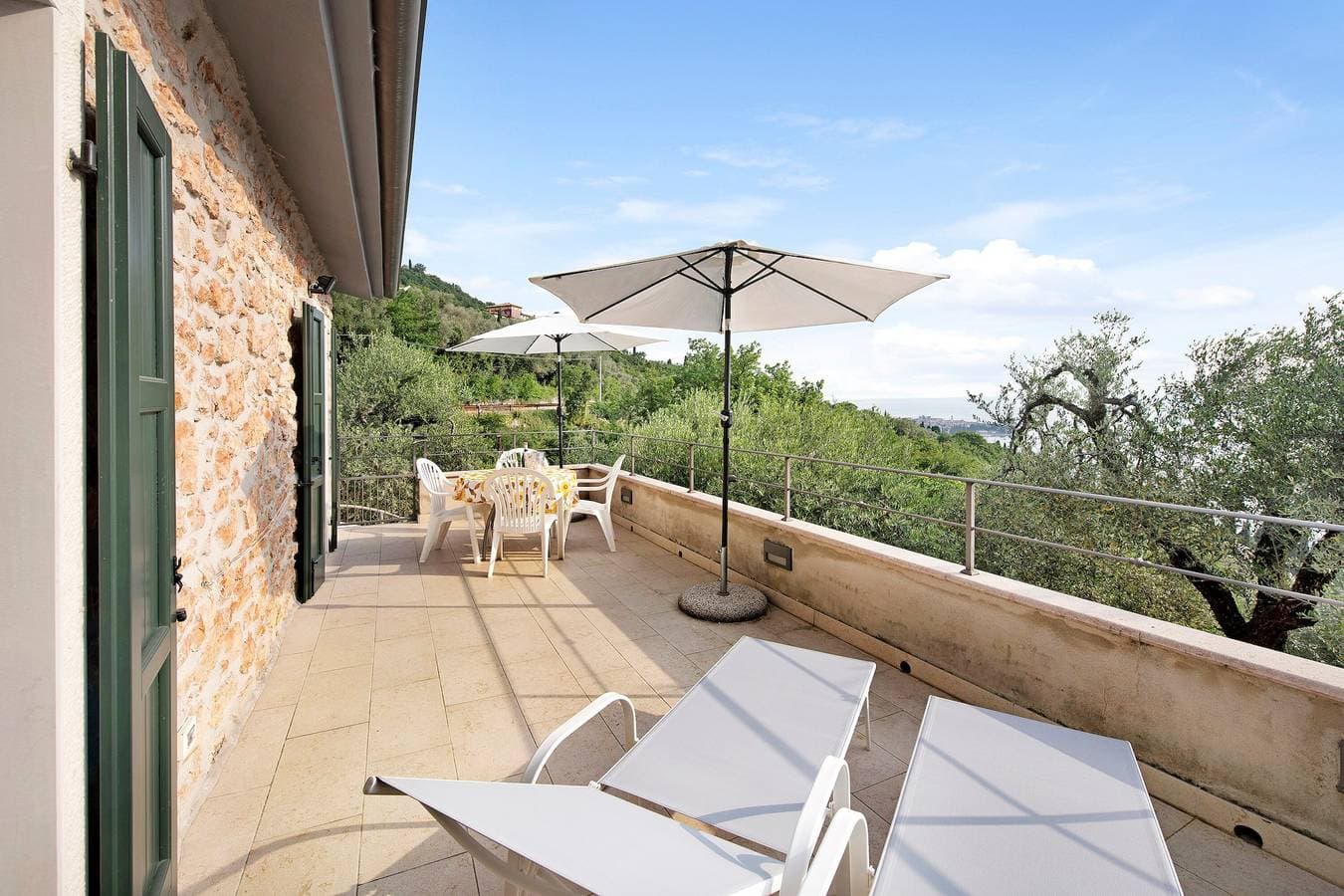 Foto 4 von 28: Ferienhaus "Rustico Alle Fornare" mit Blick auf den See und die Berge
