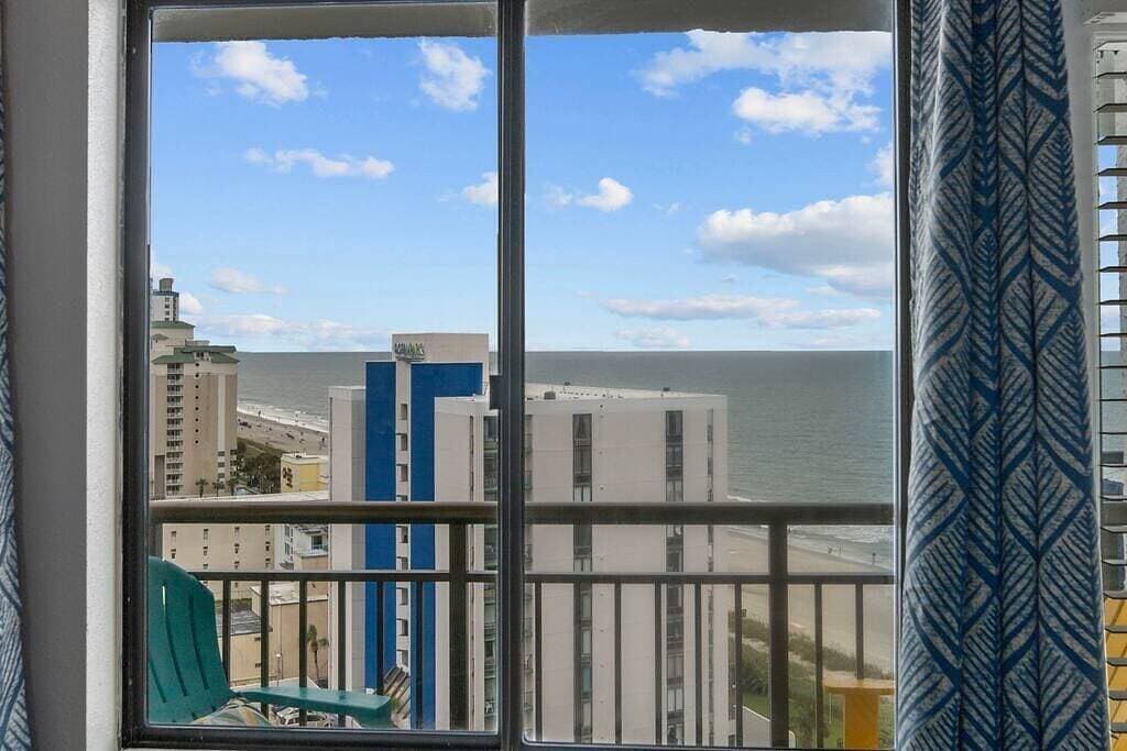 Foto 9 von 46: Renovated Condo with Gorgeous Ocean Views