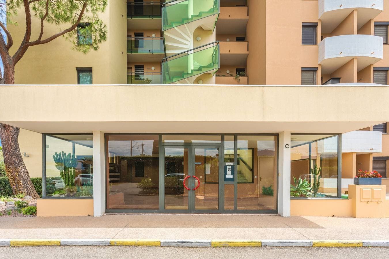 Foto 2 von 27: London Cannes – Gemütliches Apartment mit Meerblick, 10 Min. zum Zentrum