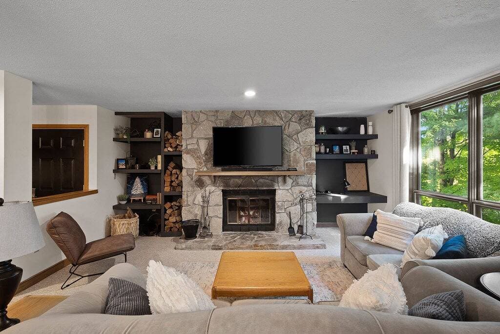 Foto 11 von 27: Modernisierte Wohnung am Fuße des Mt Snow mit Kamin