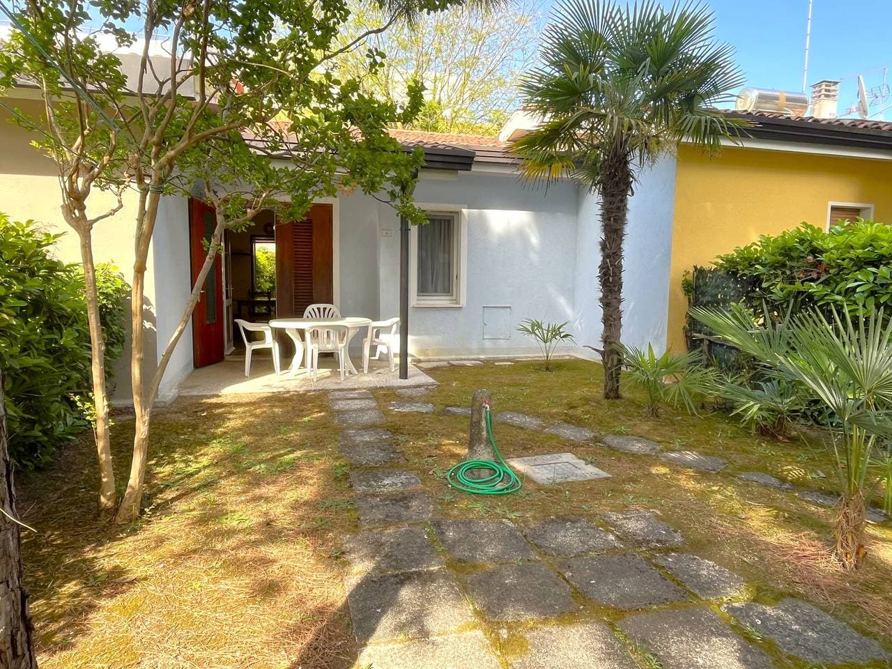 Charmante Villa mit eingezäuntem Garten 1