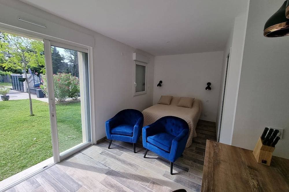 Foto 3 von 11: Charmant Studio de 22 m² Avec Terrasse de 13 m² et spa Spacieux Sous Pergola