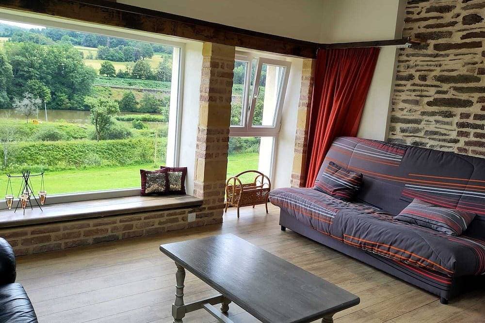 Foto 9 von 28: Ferienhaus 4/6 Pers in den Ardennen, Hallenbad, Greenway geht vorbei.
