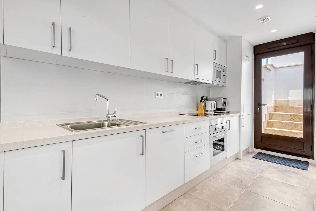 Foto 10 von 25: Ferienwohnung 'Porto Marina Dorf' mit Gemeinschaftspool, WLAN und Klimaanlage
