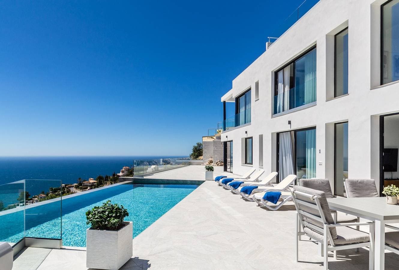 Foto 2 von 35: Villa 'La Grande Bleue' mit Meerblick, WLAN und Klimaanlage