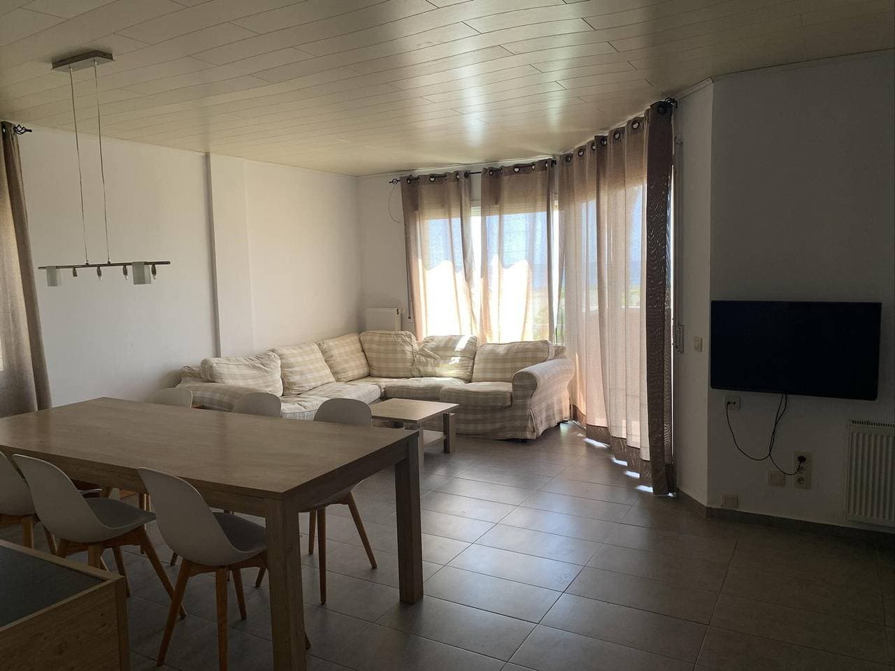 Meerblick, Pool und Parkplatz – 3-Zi. Apartment mit Klimaanlage in Torredembarra 1