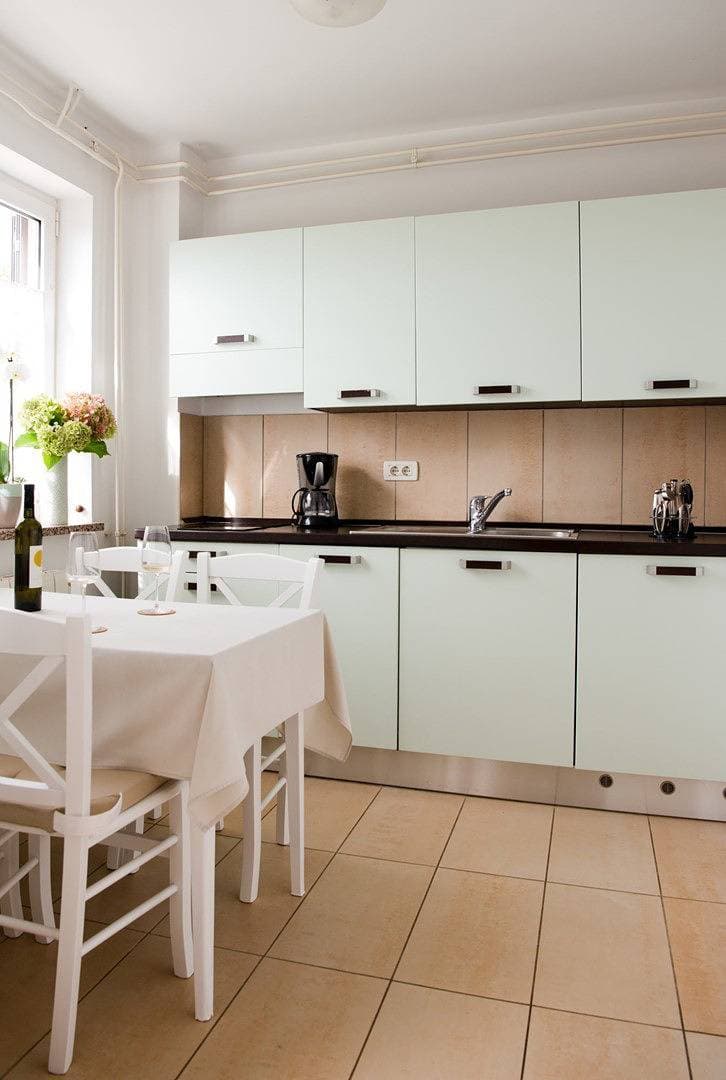 Foto 8 von 26: Ein-Zimmer-Ferienwohnung Sandra II mit Terrasse und Gartenblick