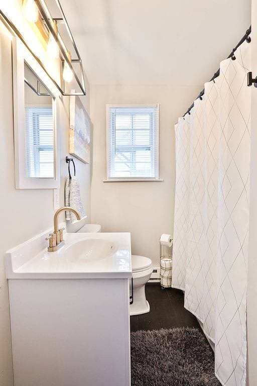Foto 9 von 15: The Downtown Bee: Cozy & charming escape steps from Main Street Bethlehem!
