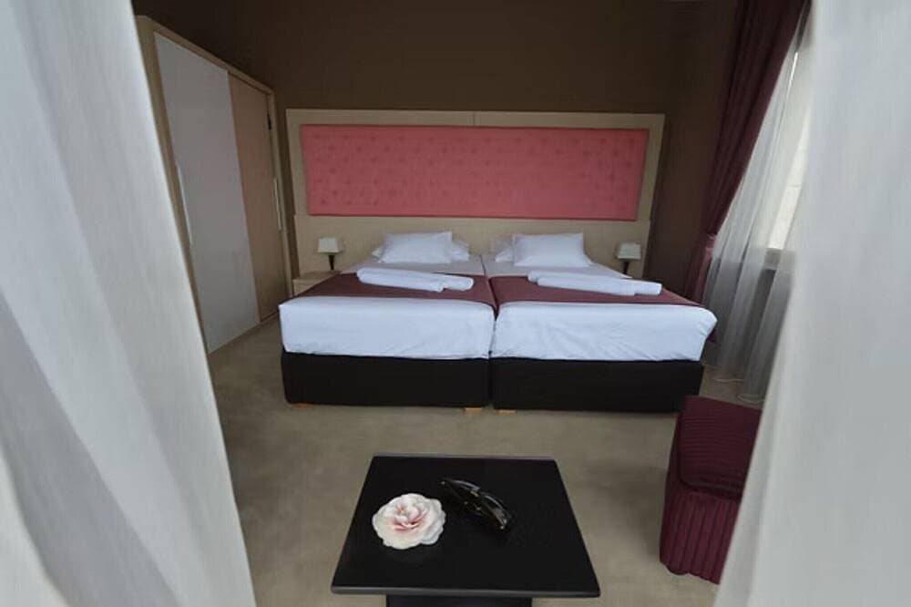 Foto 3 von 30: Hotel Princ- Standard Twin Room 303