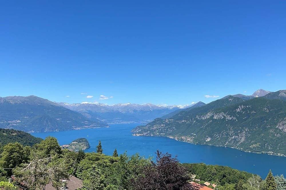 Villa D'Alba with spectacular views of the mountains and Lake Room with balcony 1