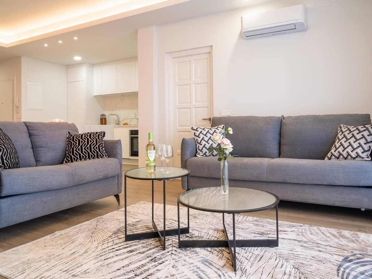 Foto 10 von 41: Ferienwohnung für 4 Personen mit Terrasse