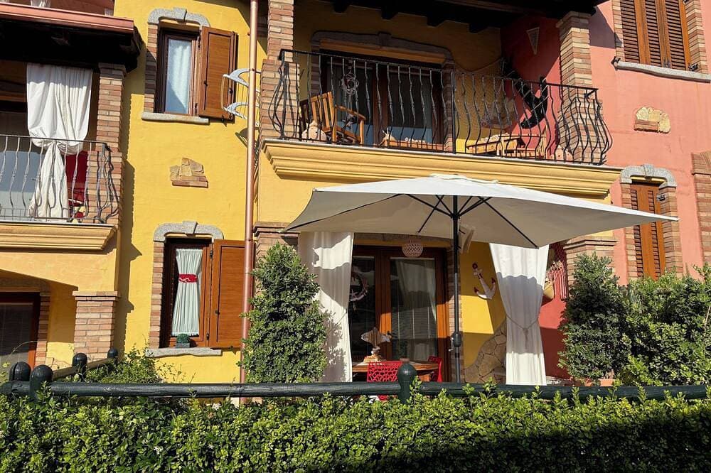 Foto 10 von 30: Villa Red Coral: sleeps 4, shared swimming pool, parking,