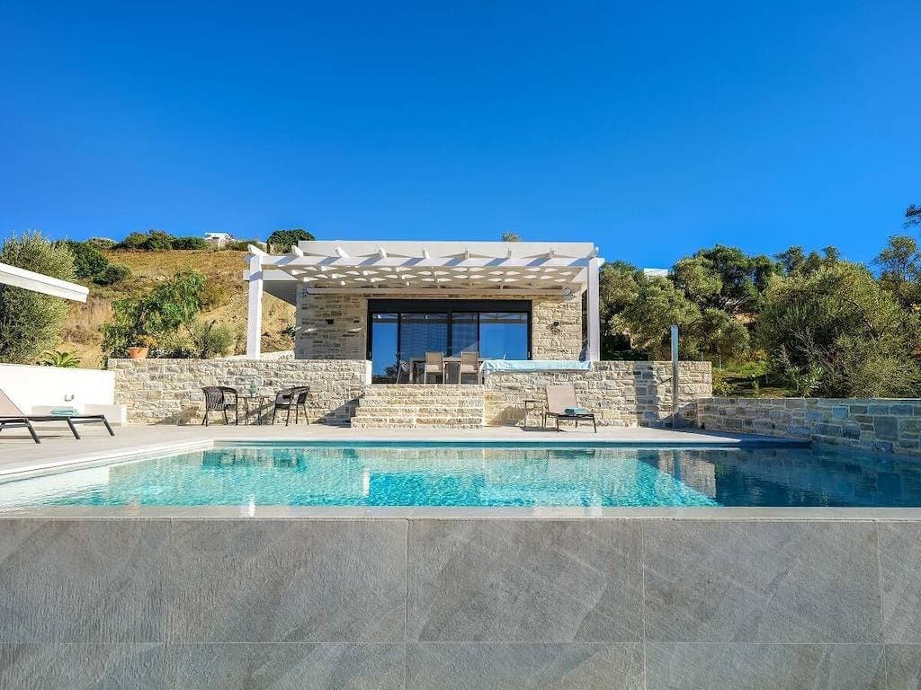 Villa in Pitsidia mit Schwimmbecken 1