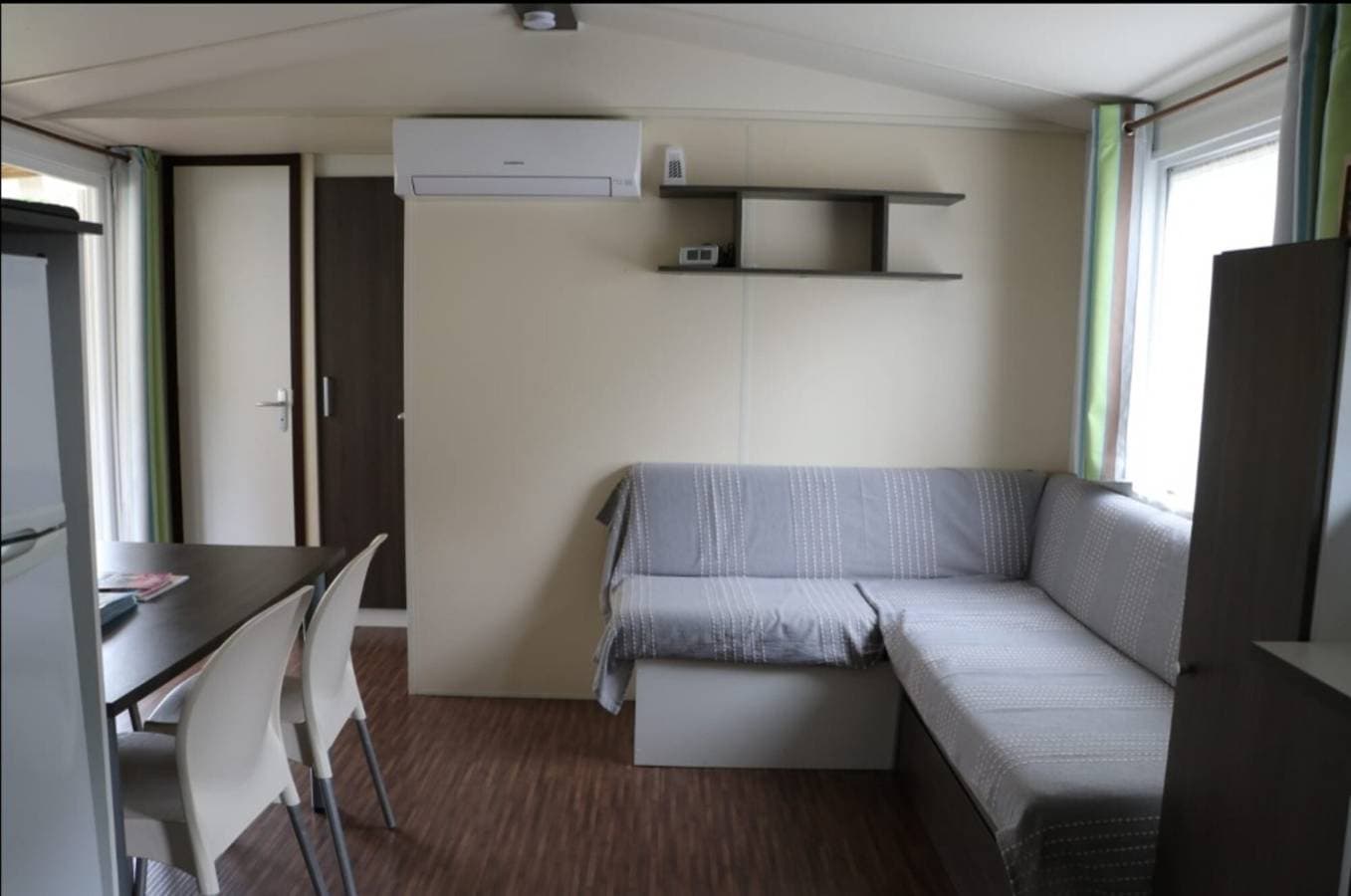 Foto 10 von 35: Mobilheim 'Du Soleil - Contis' mit Gemeinschaftspool, Terrasse und Fun Pass inbegriffen