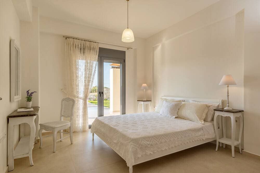 Foto 3 von 30: Villa Levanda, Pool, Strand und Geschäfte zu Fuß erreichbar, kein Auto nötig!