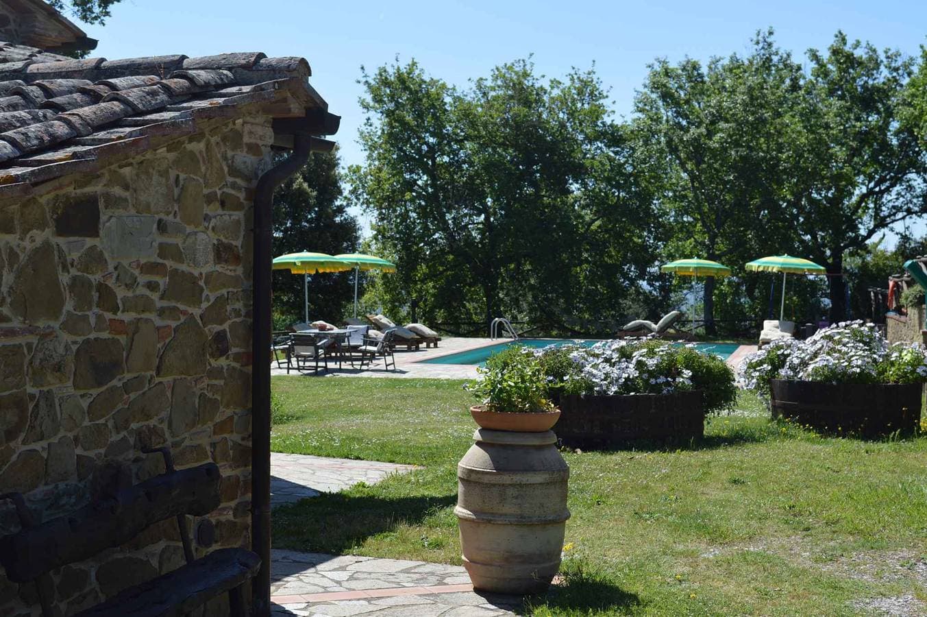 Foto 8 von 30: Villa mit Pool und Garten