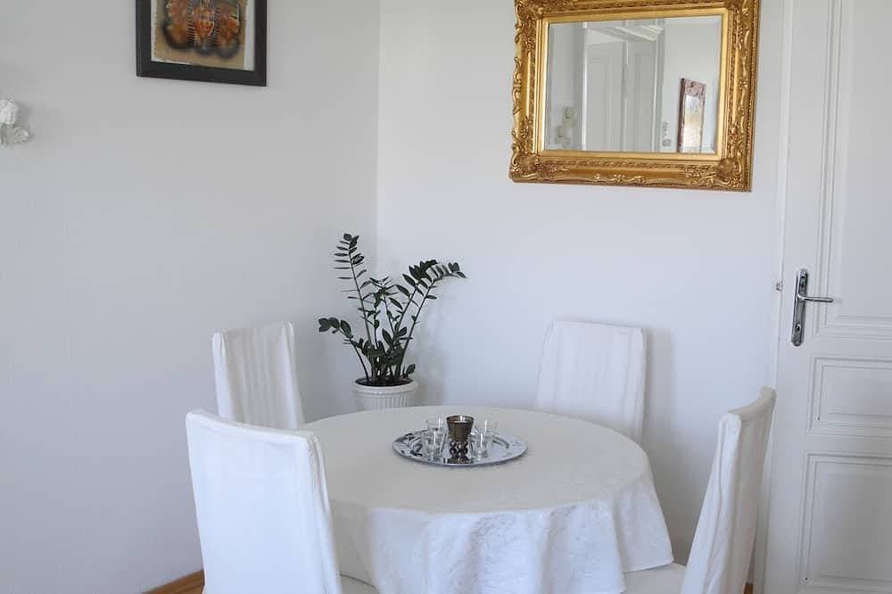 Foto 5 von 11: Liebevoll eingerichtetete Jungendstilwohnung in Gründerzeithaus