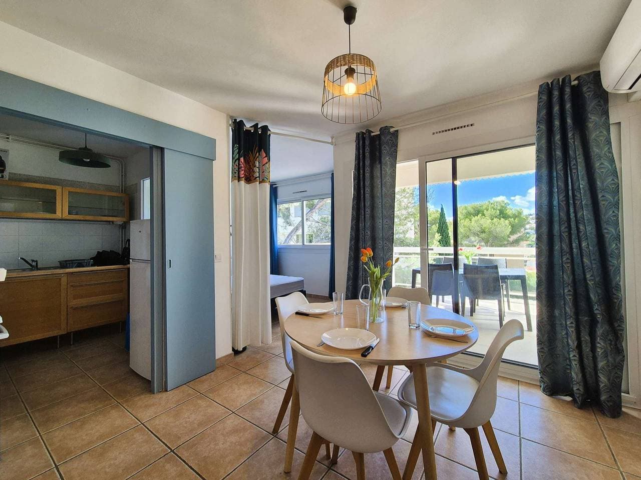 Foto 6 von 17: Klimatisierte Wohnung mit Terrasse, Privatparkplatz, Residenz mit Swimmingpool