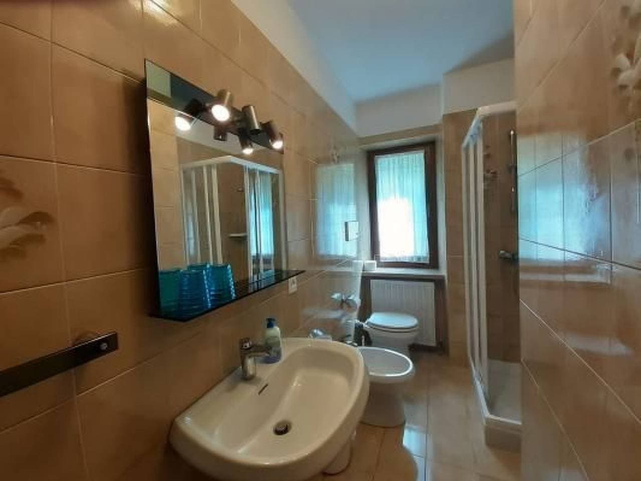 Foto 6 von 12: Zwei-Zimmer-Wohnung mit Balkon und herrlichem Seeblick