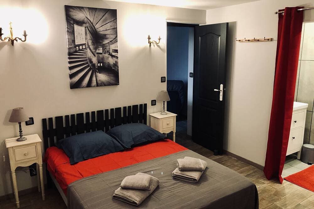 In the heart of the Sologne, single-storey apartment with patio 1