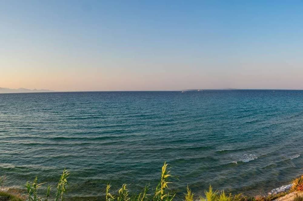 Foto 10 von 17: Baywatch 6 right on the water