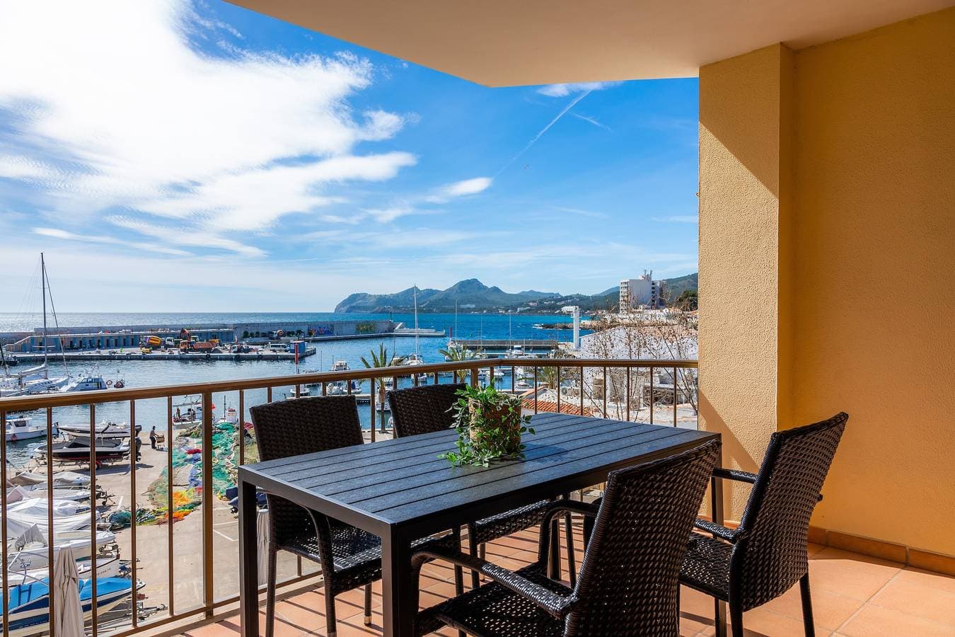 Foto 3 von 30: Ferienwohnung 'Es Port' in Strandnähe mit Meerblick, Terrasse und WLAN