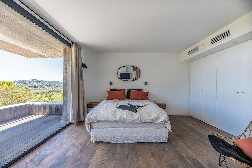 Foto 11 von 30: Architektenvilla mit Pool, Meerblick & Terrasse, 400 m vom Strand