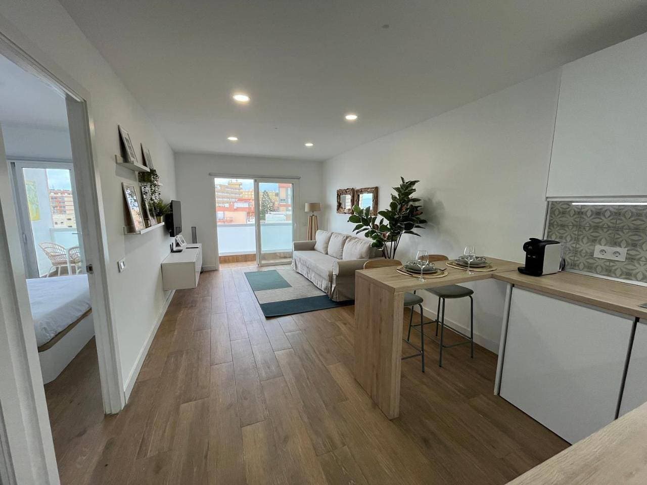 Foto 13 von 46: One-Bedroom Apartment with Sea View and Balcony