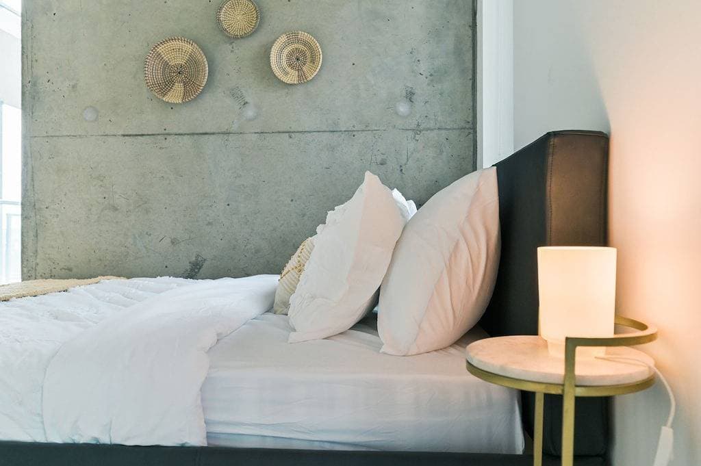King Bed | Dt Views | Mins to Stampede | Gym | AC 1
