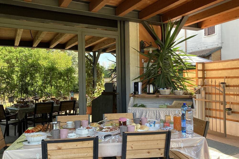 Verona, Wohnung mit Veranda und Garten, in singleHaus, interner Parkplatz 1