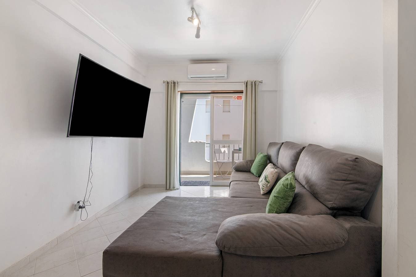 Foto 4 von 23: Ferienwohnung 'Excellent In Olhos D'Água' mit Balkon, Wi-Fi und Klimaanlage
