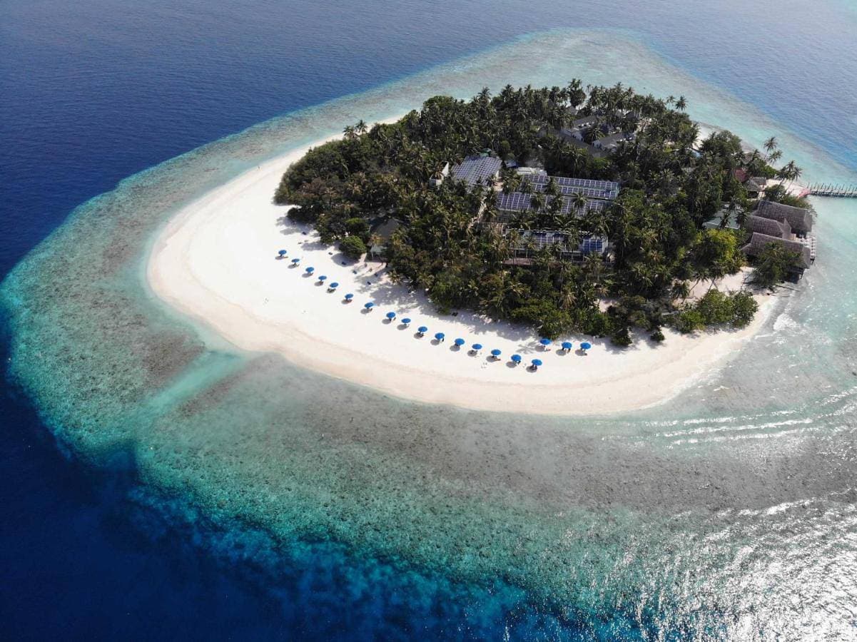 Malahini Kuda Bandos Resort 1