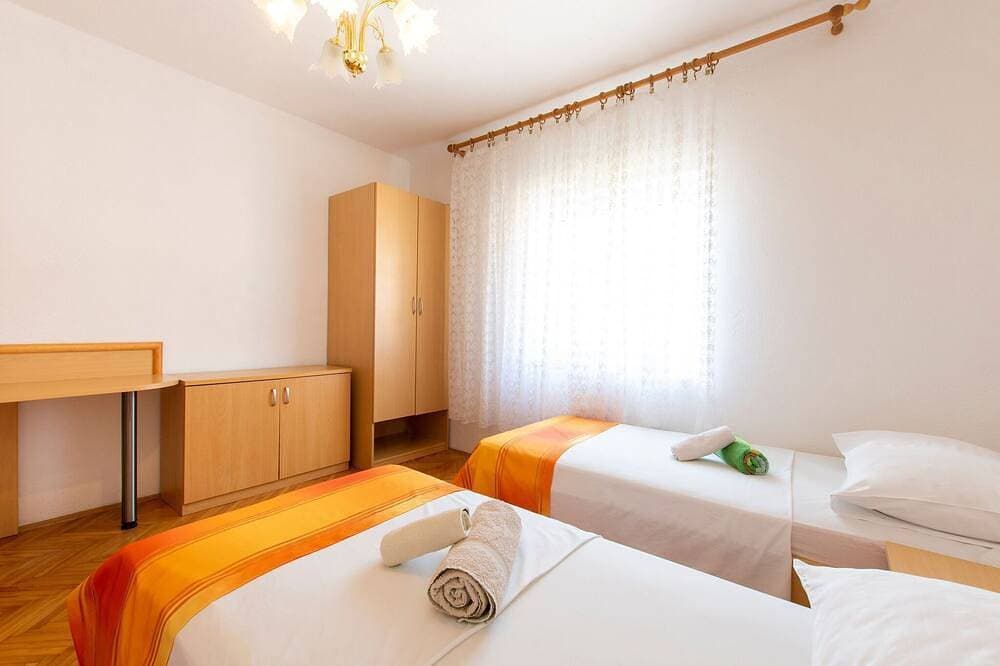 Foto 6 von 30: Wohnung in Tribalj mit Meerblick und Strand