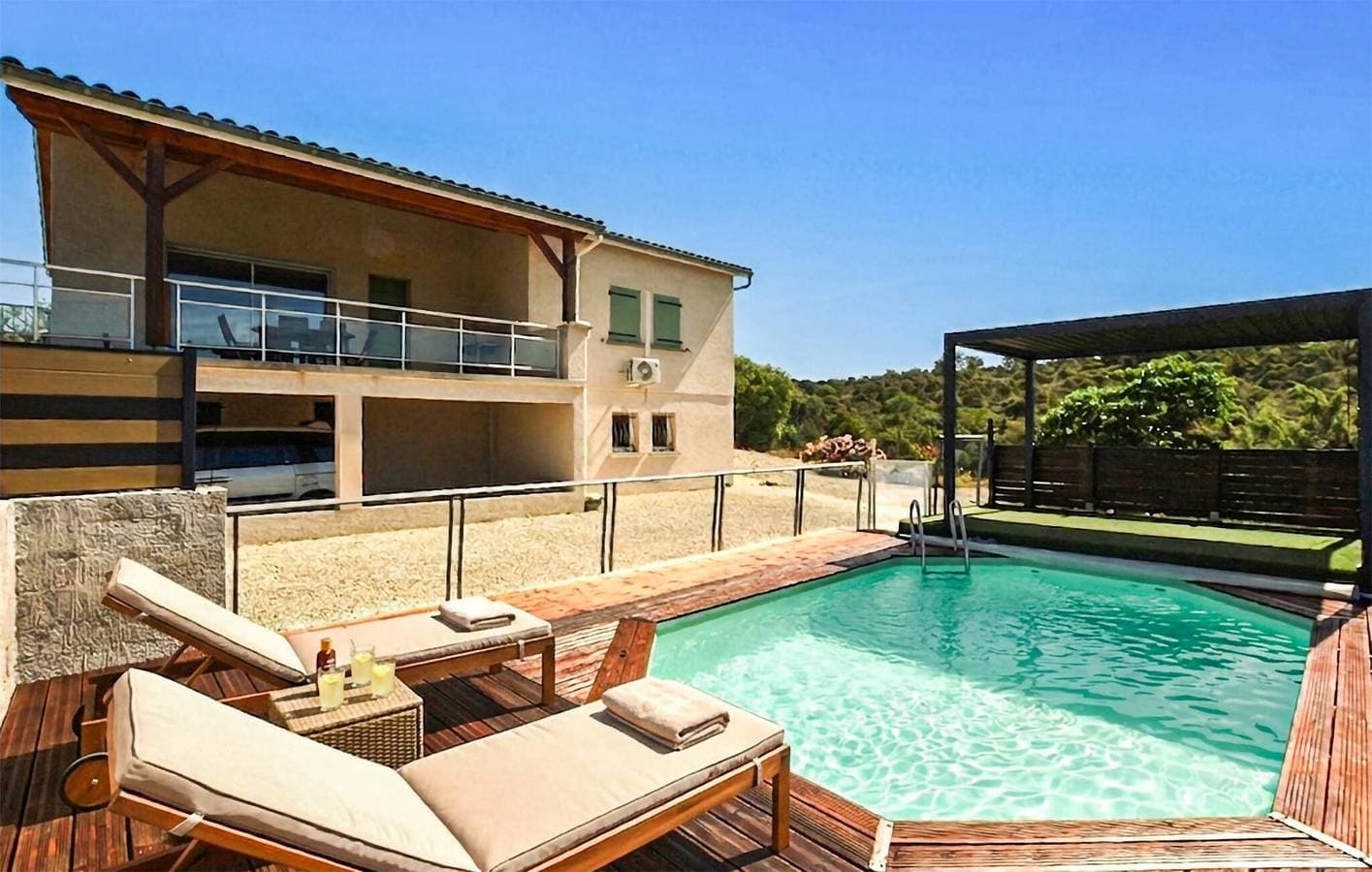 Foto 3 von 17: Charming 2-Bed Apartment with Pool & Garden, 700m from Stadtzentrum