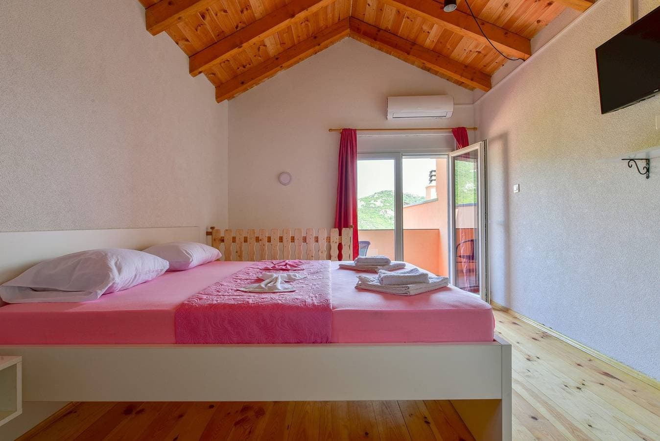 Foto 2 von 21: Standard Double Apartment with Lake View
