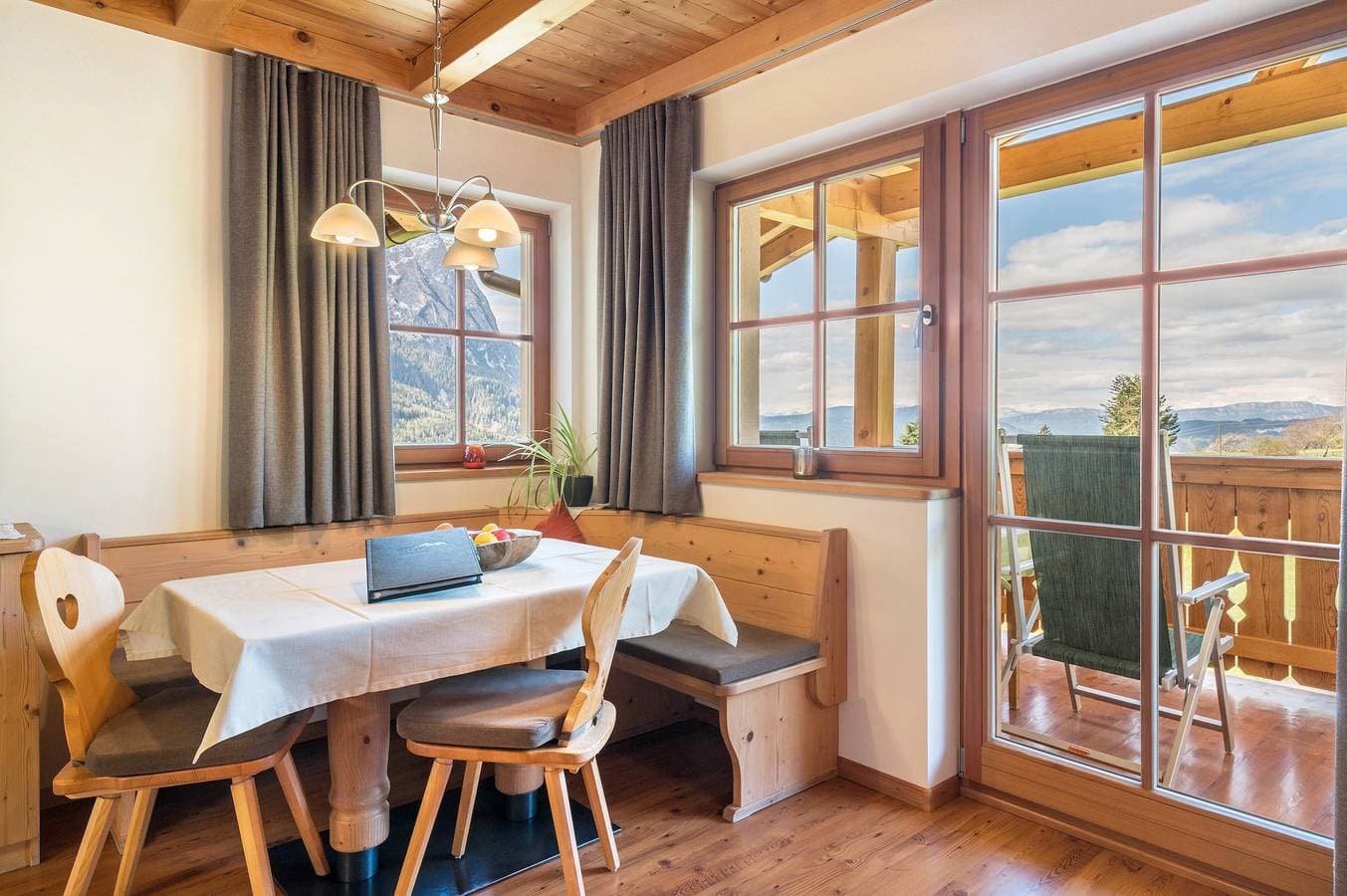 Foto 6 von 32: Ferienwohnung 'Ronsolhof Hauenstein' mit Bergblick, Gemeinschaftsgarten und WLAN