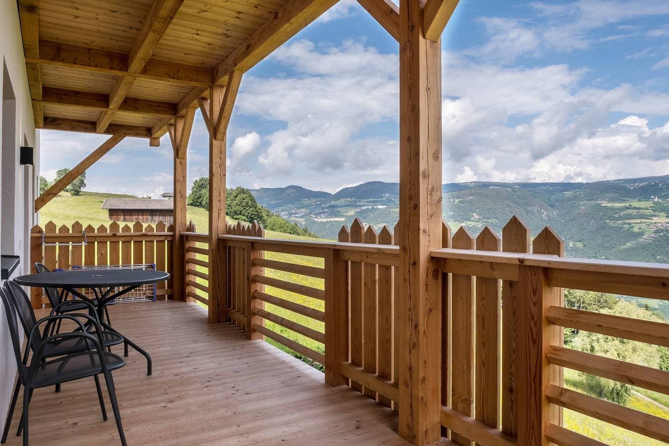 Foto 2 von 41: Ferienwohnung "Schlosshof Rotkäppchen" mit Bergblick, Privatem Garten und WLAN