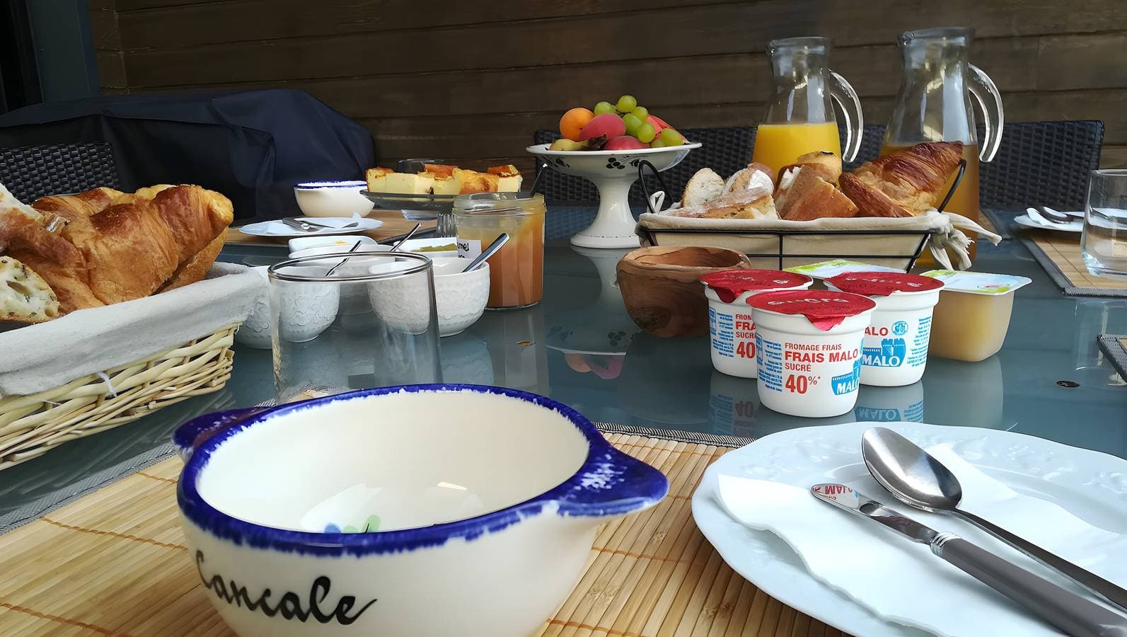Foto 5 von 27: Bed & Breakfast „Chambre Port Briac“ mit Gemeinschaftspool, Terrasse & WLAN