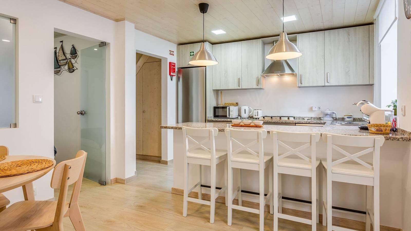 Foto 2 von 21: Glamorous Duplex w/ Patio & BBQ by LovelyStay
