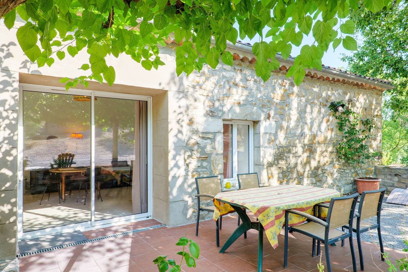 Gîte le Mûrier piscine partagée 1