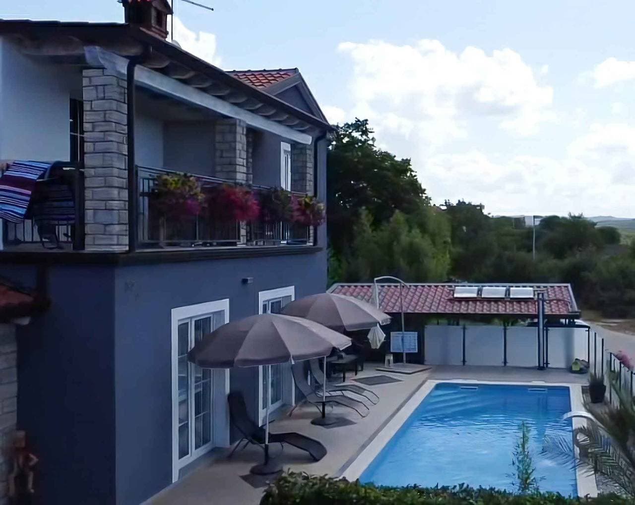 Foto 6 von 20: Ferienwohnung mit Gemeinschaftspool und Klimaanlage