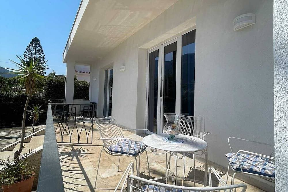 Detached villa overlooking the harbor · fishing village · turquoise sea · Sicily 1