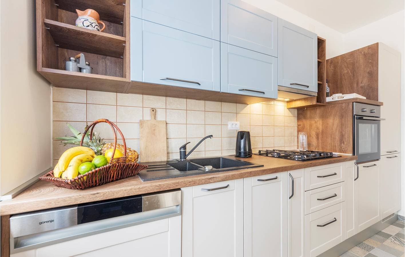 Foto 11 von 28: Apartment am Meer mit Terrasse, WLAN und in der Nähe von Restaurants – Peroj