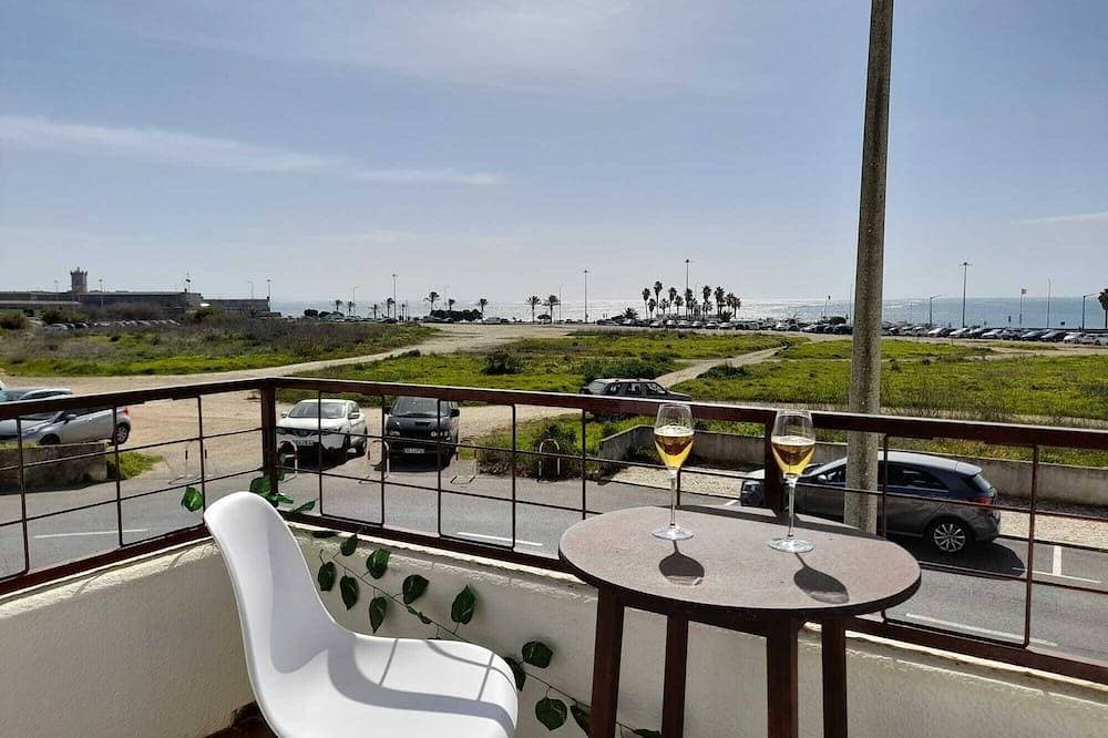Carcavelos Surf Beach House 1