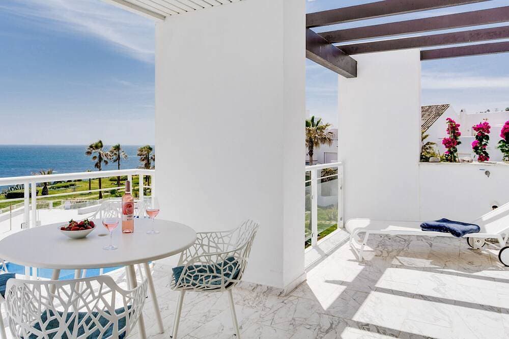 Exklusives, modernes Apartment in erster Strandlinie mit fantastischem Meerblick 1