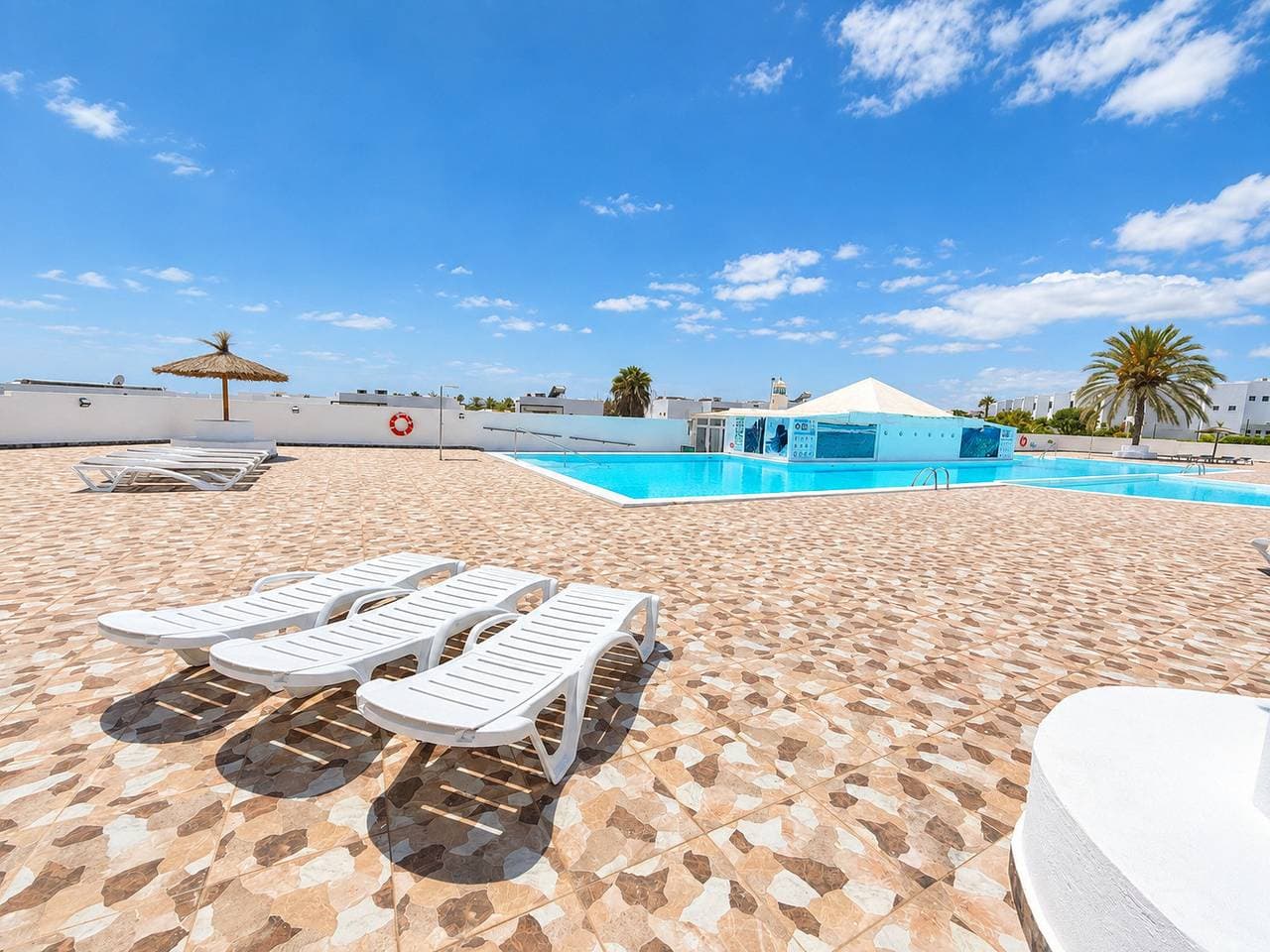 Casahost Ocean Blue Pool View 1